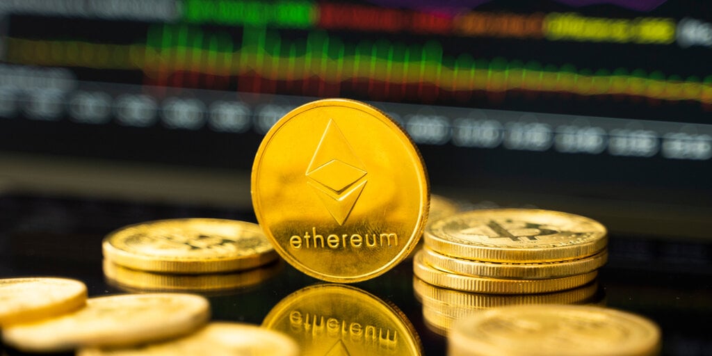 Bitcoin and Ethereum Funds Draw Another $185 Million Amid ETH ETF Hype