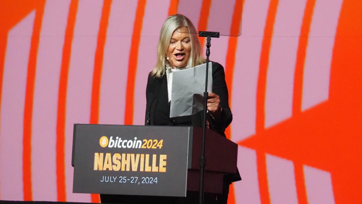 Senator Lummis proposes US buy 1 million bitcoins to reduce national debt